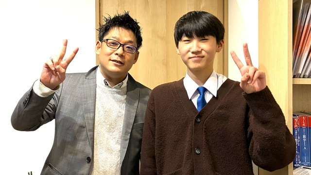 笑顔の中学生
