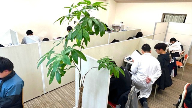 中学生と担当講師