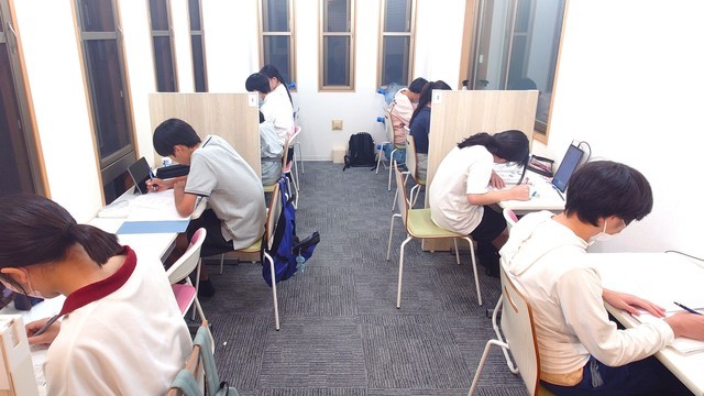 中学生と担当講師