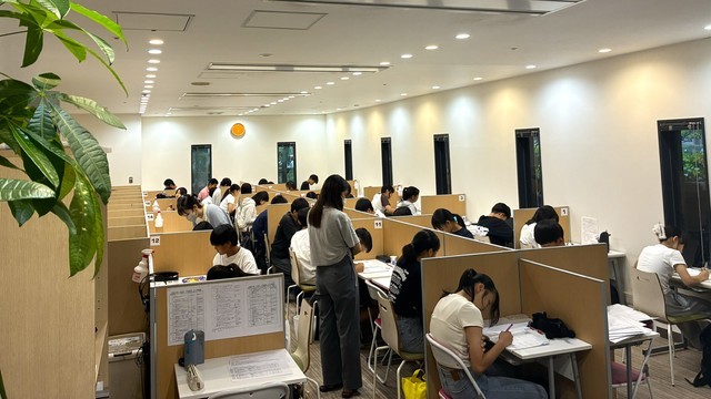 中学生と担当講師