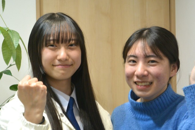 笑顔の中学生
