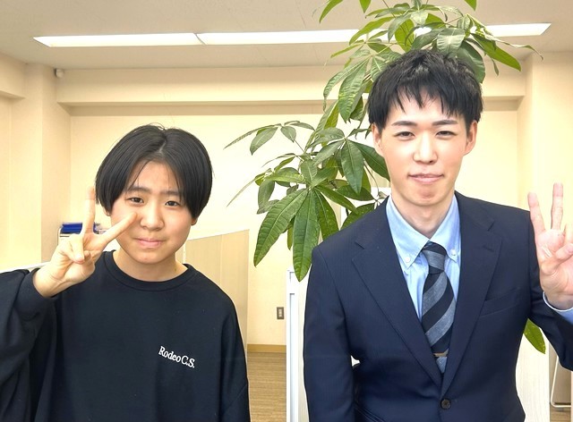 笑顔の中学生