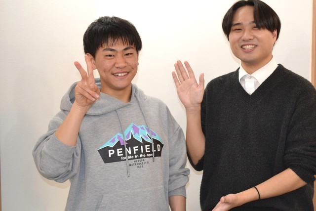 笑顔の生徒と講師